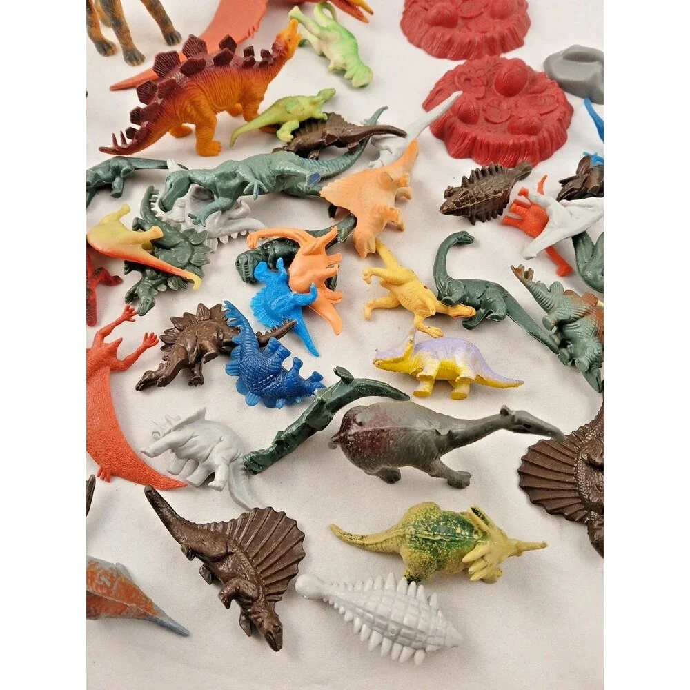 80+ LOT Vintage 1990’s Plastic and Rubber Toy Dinosaurs Dinosaur HUGE
